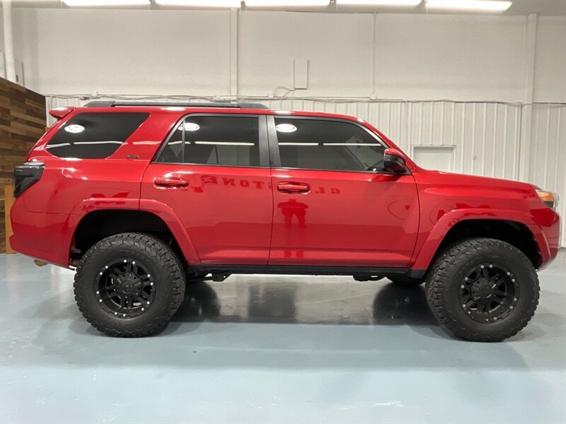 2016 Toyota 4Runner SR5 Sport Utility 4X4 / LIFTED w. BF GOODRICH TIRE  / XD WHEELS/ ZERO RUST - Photo 4 - Gladstone, OR 97027