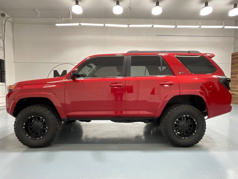 2016 Toyota 4Runner SR5 Sport Utility 4X4 / LIFTED w. BF GOODRICH TIRE  / XD WHEELS/ ZERO RUST - Photo 3 - Gladstone, OR 97027