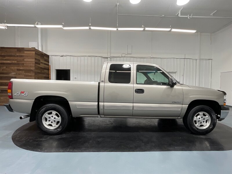 2001 Chevrolet Silverado 1500 LS Extended Cab 4Dr / 4X4 / 4.8L V8 / NO RUST  / LOCAL TRUCK - Photo 4 - Gladstone, OR 97027