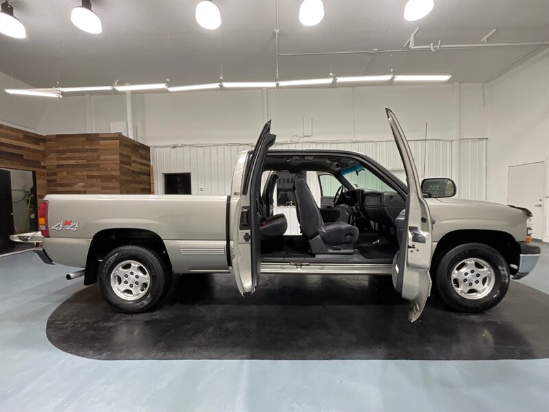 2001 Chevrolet Silverado 1500 LS Extended Cab 4Dr / 4X4 / 4.8L V8 / NO RUST  / LOCAL TRUCK - Photo 8 - Gladstone, OR 97027