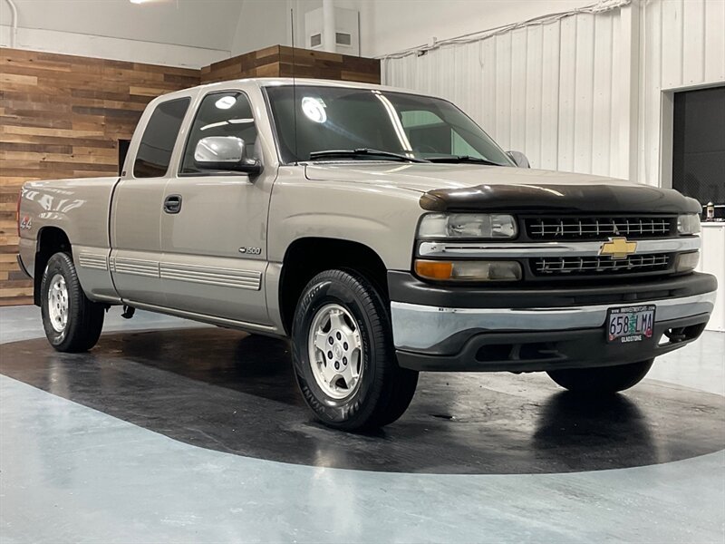 2001 Chevrolet Silverado 1500 LS Extended Cab 4Dr / 4X4 / 4.8L V8 / NO RUST  / LOCAL TRUCK - Photo 2 - Gladstone, OR 97027