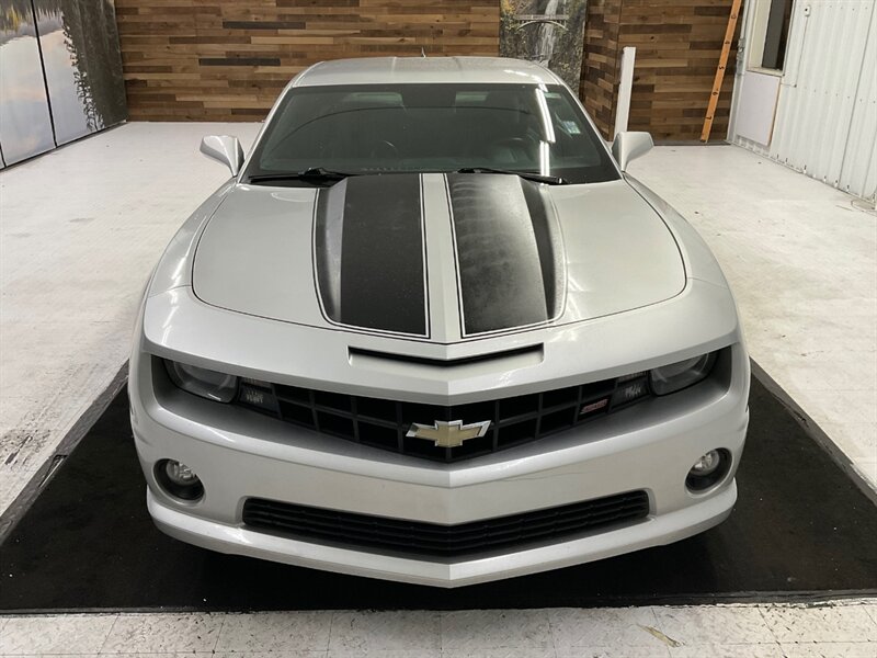 2010 Chevrolet Camaro SS Coupe 2Dr / 6.2L V8 HO / ONLY 70.000 MILES  / BRAND NEW SET OF TIRES / Leather & Heated Seats / 6-SPEED MANUAL - Photo 5 - Gladstone, OR 97027