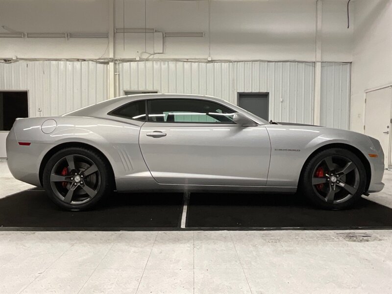 2010 Chevrolet Camaro SS Coupe 2Dr / 6.2L V8 HO / ONLY 70.000 MILES  / BRAND NEW SET OF TIRES / Leather & Heated Seats / 6-SPEED MANUAL - Photo 4 - Gladstone, OR 97027