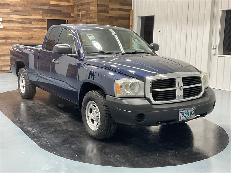 2007 Dodge Dakota ST 4Dr Club Cab 4X4 / 4.7L V8 / 76,000 MILES  / LOCAL RUST FREE - Photo 3 - Gladstone, OR 97027