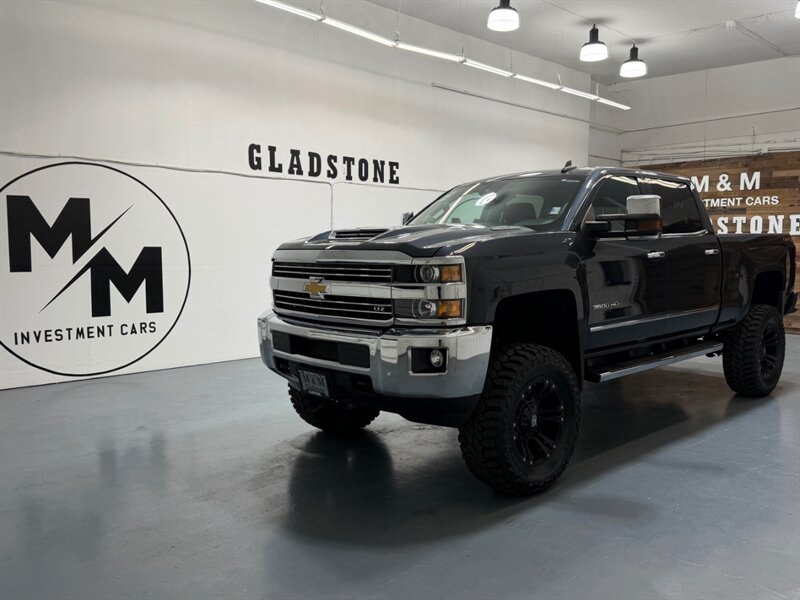 2019 Chevrolet Silverado 3500 3500HD LTZ 4X4 / Crew Cab / 6.6L DURAMAX DIESEL / LIFTED w. NEW 37 " TIRES / ZERO RUST - Photo 27 - Gladstone, OR 97027