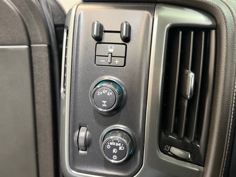 2019 Chevrolet Silverado 3500 3500HD LTZ 4X4 / Crew Cab / 6.6L DURAMAX DIESEL / LIFTED w. NEW 37 " TIRES / ZERO RUST - Photo 22 - Gladstone, OR 97027