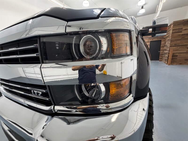 2019 Chevrolet Silverado 3500 3500HD LTZ 4X4 / Crew Cab / 6.6L DURAMAX DIESEL / LIFTED w. NEW 37 " TIRES / ZERO RUST - Photo 33 - Gladstone, OR 97027
