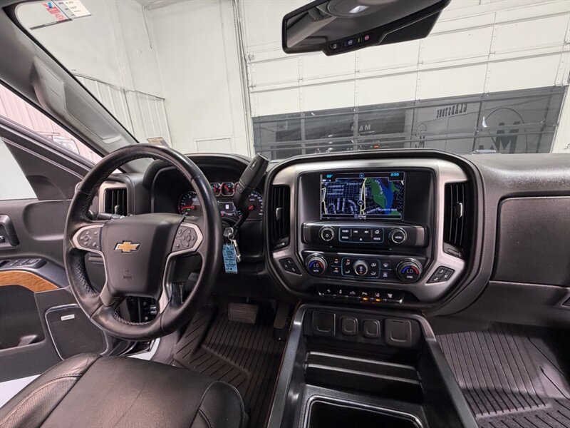 2019 Chevrolet Silverado 3500 3500HD LTZ 4X4 / Crew Cab / 6.6L DURAMAX DIESEL / LIFTED w. NEW 37 " TIRES / ZERO RUST - Photo 39 - Gladstone, OR 97027