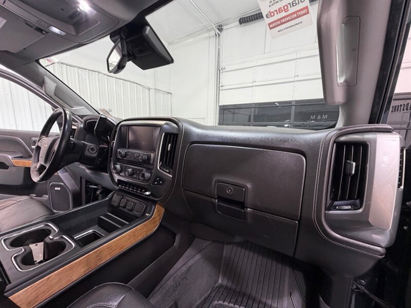 2019 Chevrolet Silverado 3500 3500HD LTZ 4X4 / Crew Cab / 6.6L DURAMAX DIESEL / LIFTED w. NEW 37 " TIRES / ZERO RUST - Photo 47 - Gladstone, OR 97027