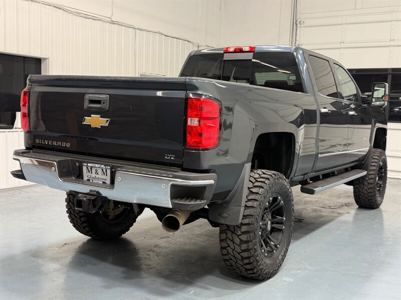 2019 Chevrolet Silverado 3500 3500HD LTZ 4X4 / Crew Cab / 6.6L DURAMAX DIESEL / LIFTED w. NEW 37 " TIRES / ZERO RUST - Photo 5 - Gladstone, OR 97027