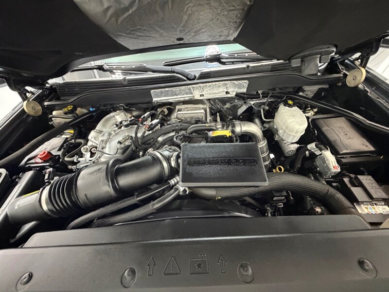 2019 Chevrolet Silverado 3500 3500HD LTZ 4X4 / Crew Cab / 6.6L DURAMAX DIESEL / LIFTED w. NEW 37 " TIRES / ZERO RUST - Photo 9 - Gladstone, OR 97027