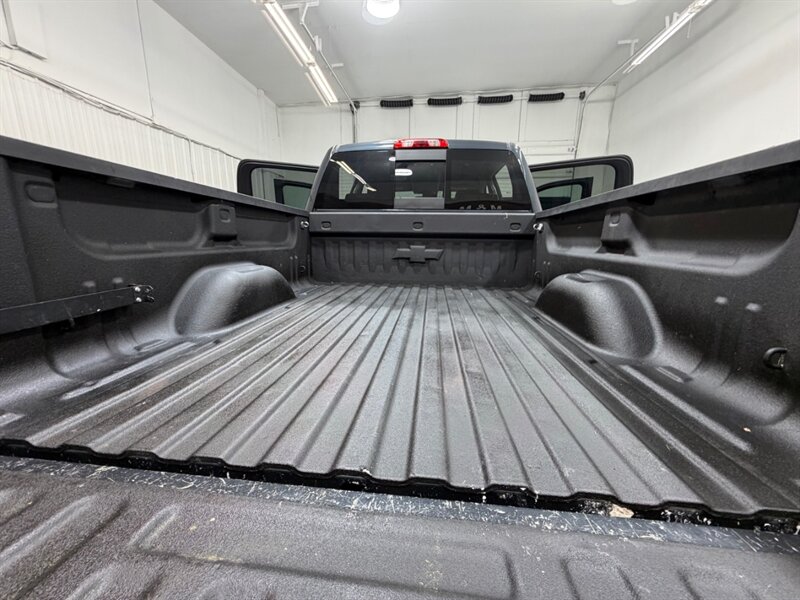 2019 Chevrolet Silverado 3500 3500HD LTZ 4X4 / Crew Cab / 6.6L DURAMAX DIESEL / LIFTED w. NEW 37 " TIRES / ZERO RUST - Photo 36 - Gladstone, OR 97027