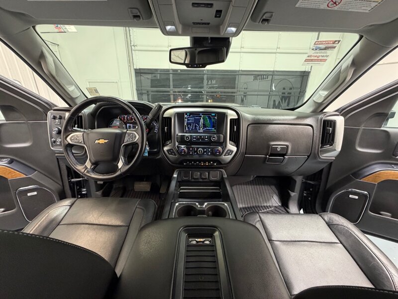2019 Chevrolet Silverado 3500 3500HD LTZ 4X4 / Crew Cab / 6.6L DURAMAX DIESEL / LIFTED w. NEW 37 " TIRES / ZERO RUST - Photo 40 - Gladstone, OR 97027
