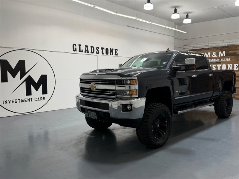 2019 Chevrolet Silverado 3500 3500HD LTZ 4X4 / Crew Cab / 6.6L DURAMAX DIESEL / LIFTED w. NEW 37 " TIRES / ZERO RUST - Photo 26 - Gladstone, OR 97027