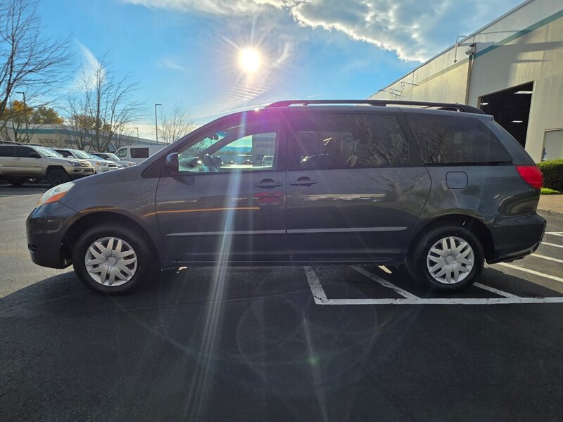 2008 Toyota Sienna LE / 8-PASSENGER / V6 3.5L / 3RD ROW / BRAND NEW  TIRES / SERVICE RECORDS / 95,000 ORIGINAL MILES - Photo 3 - Portland, OR 97217