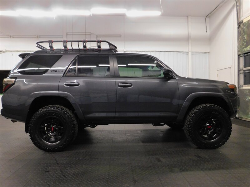 2016 Toyota 4Runner TRD Pro 4x4 / Leathe   - Photo 4 - Gladstone, OR 97027