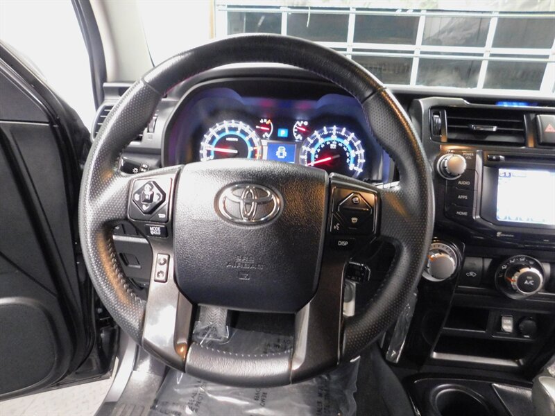 2016 Toyota 4Runner TRD Pro 4x4 / Leathe   - Photo 34 - Gladstone, OR 97027