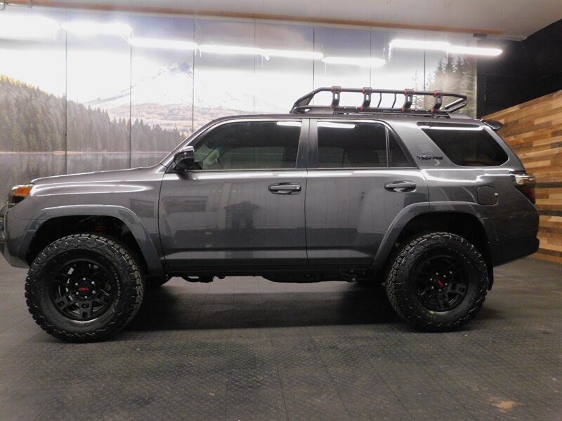 2016 Toyota 4Runner TRD Pro 4x4 / Leathe   - Photo 3 - Gladstone, OR 97027