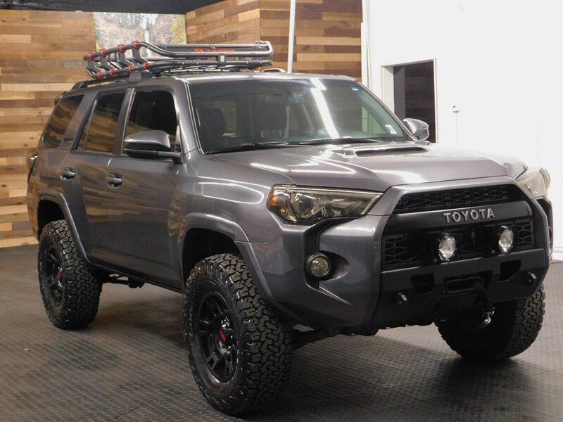 2016 Toyota 4Runner TRD Pro 4x4 / Leathe   - Photo 2 - Gladstone, OR 97027