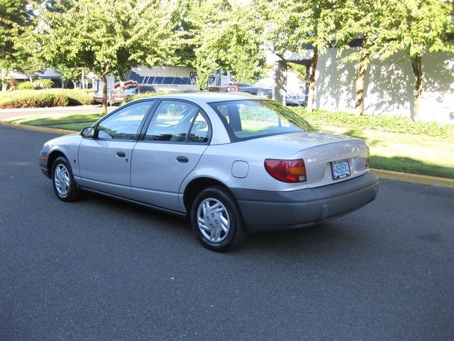 2000 Saturn SL Sedan 4-Door 5-Speed   - Photo 4 - Portland, OR 97217