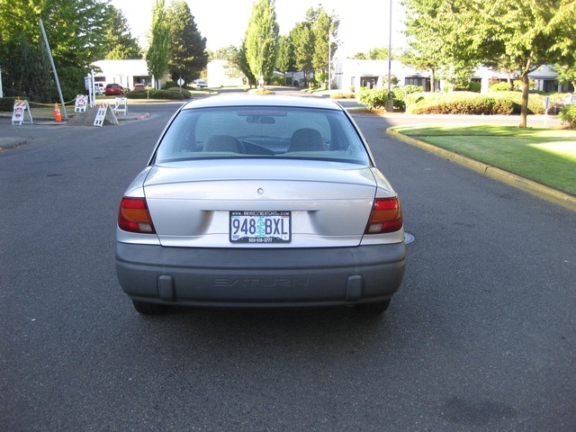 2000 Saturn SL Sedan 4-Door 5-Speed   - Photo 5 - Portland, OR 97217