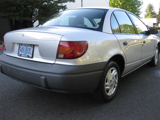 2000 Saturn SL Sedan 4-Door 5-Speed   - Photo 12 - Portland, OR 97217