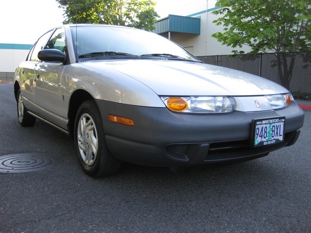 2000 Saturn SL Sedan 4-Door 5-Speed   - Photo 9 - Portland, OR 97217