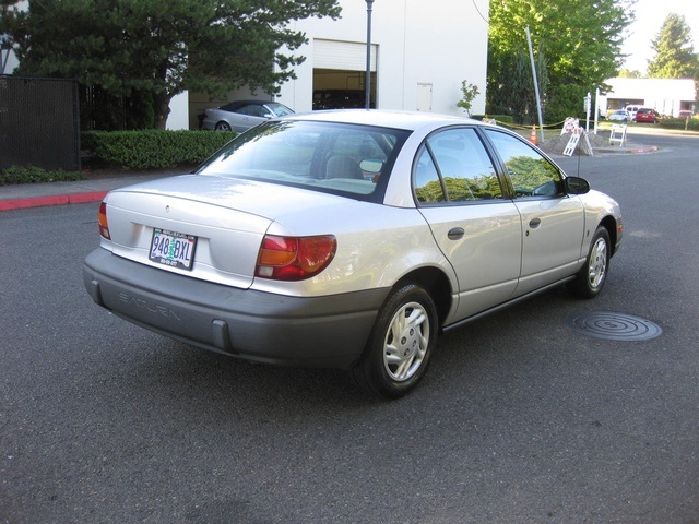 2000 Saturn SL Sedan 4-Door 5-Speed   - Photo 6 - Portland, OR 97217