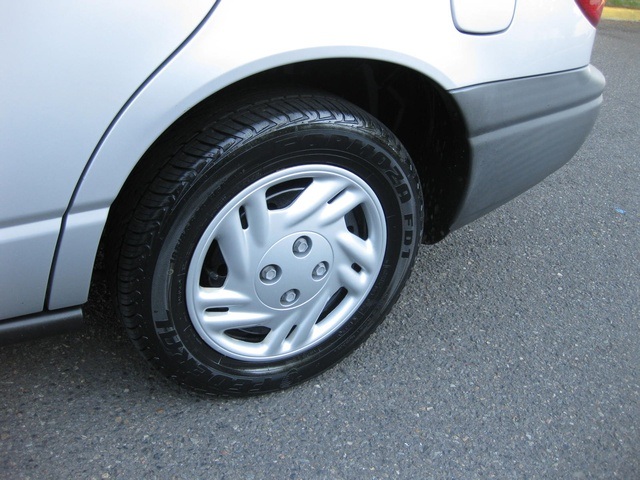 2000 Saturn SL Sedan 4-Door 5-Speed   - Photo 13 - Portland, OR 97217