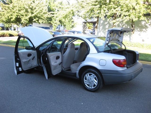 2000 Saturn SL Sedan 4-Door 5-Speed   - Photo 18 - Portland, OR 97217