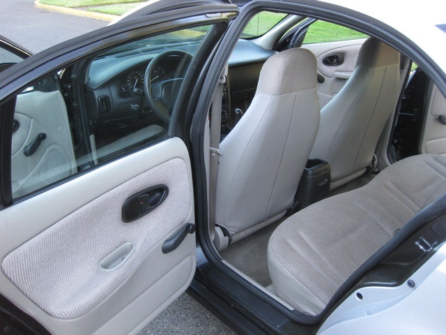 2000 Saturn SL Sedan 4-Door 5-Speed   - Photo 25 - Portland, OR 97217