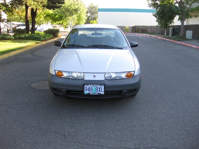 2000 Saturn SL Sedan 4-Door 5-Speed   - Photo 2 - Portland, OR 97217