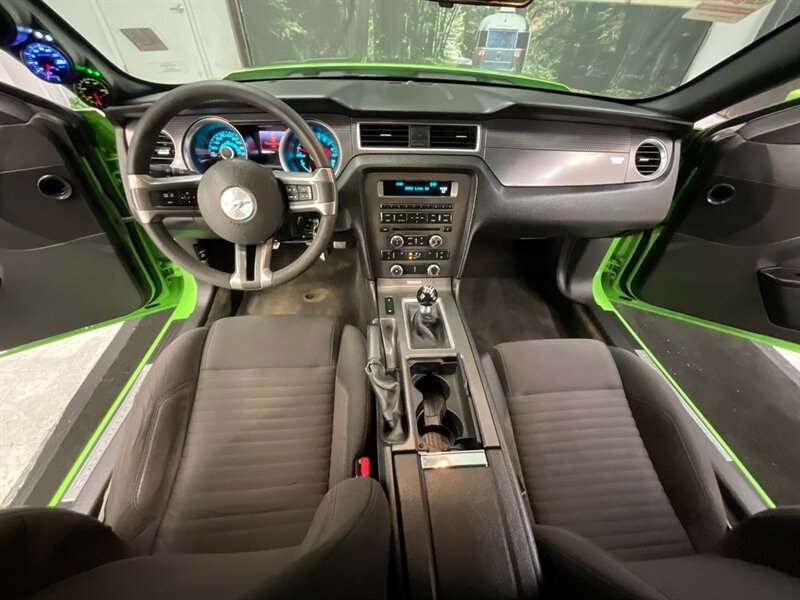 2013 Ford Mustang Boss 302 Coupe / V8 5.0L / 6-Speed / Boss Interior   - Photo 33 - Gladstone, OR 97027