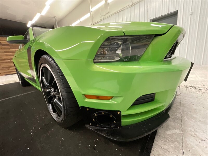 2013 Ford Mustang Boss 302 Coupe / V8 5.0L / 6-Speed / Boss Interior   - Photo 9 - Gladstone, OR 97027