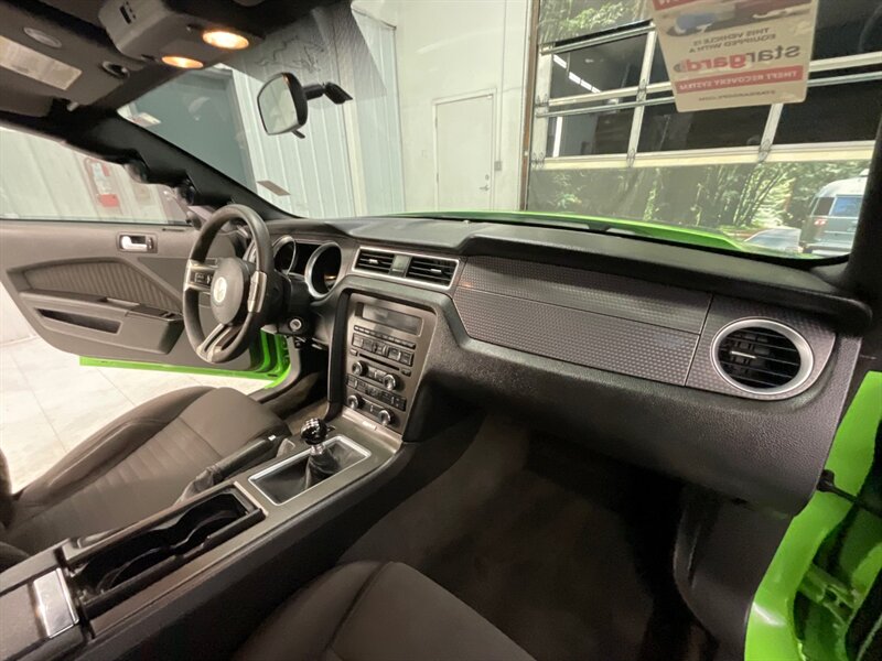 2013 Ford Mustang Boss 302 Coupe / V8 5.0L / 6-Speed / Boss Interior   - Photo 19 - Gladstone, OR 97027