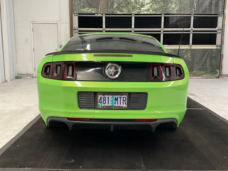 2013 Ford Mustang Boss 302 Coupe / V8 5.0L / 6-Speed / Boss Interior   - Photo 6 - Gladstone, OR 97027