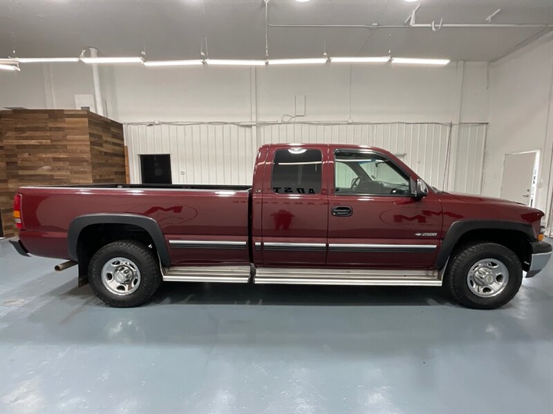 1999 Chevrolet Silverado 2500 LS 4X4 / 6.0L V8 / LOCAL TRUCK w. ZERO RUST / LOW MILES - Photo 4 - Gladstone, OR 97027