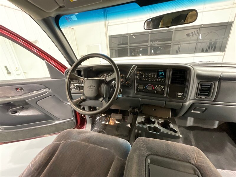 1999 Chevrolet Silverado 2500 LS 4X4 / 6.0L V8 / LOCAL TRUCK w. ZERO RUST / LOW MILES - Photo 16 - Gladstone, OR 97027