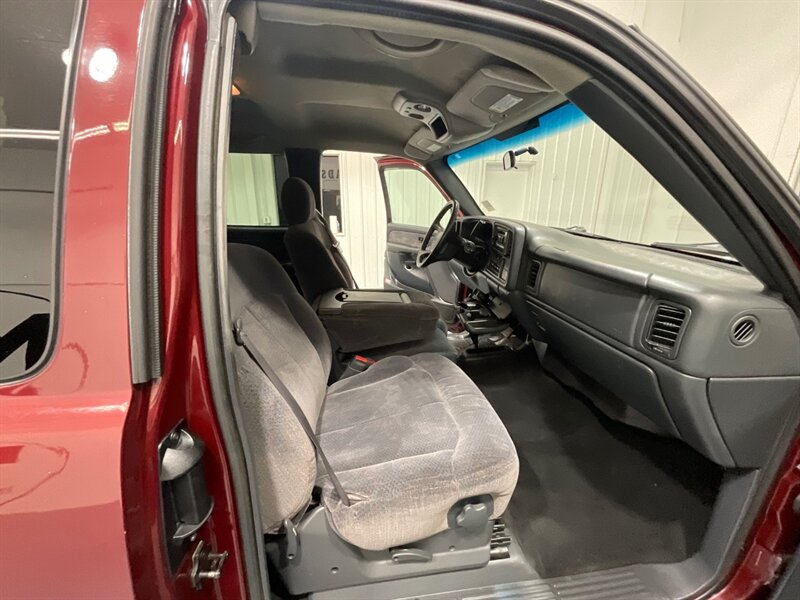 1999 Chevrolet Silverado 2500 LS 4X4 / 6.0L V8 / LOCAL TRUCK w. ZERO RUST / LOW MILES - Photo 15 - Gladstone, OR 97027