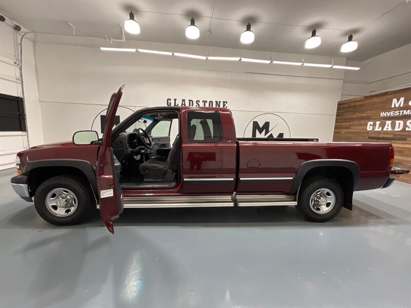 1999 Chevrolet Silverado 2500 LS 4X4 / 6.0L V8 / LOCAL TRUCK w. ZERO RUST / LOW MILES - Photo 44 - Gladstone, OR 97027