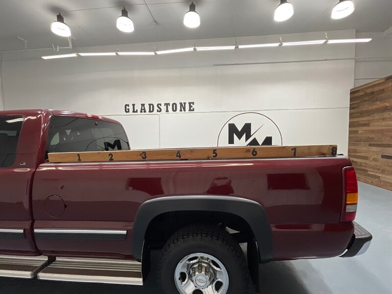 1999 Chevrolet Silverado 2500 LS 4X4 / 6.0L V8 / LOCAL TRUCK w. ZERO RUST / LOW MILES - Photo 9 - Gladstone, OR 97027