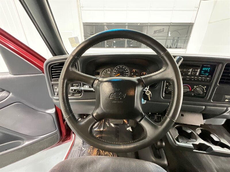 1999 Chevrolet Silverado 2500 LS 4X4 / 6.0L V8 / LOCAL TRUCK w. ZERO RUST / LOW MILES - Photo 18 - Gladstone, OR 97027