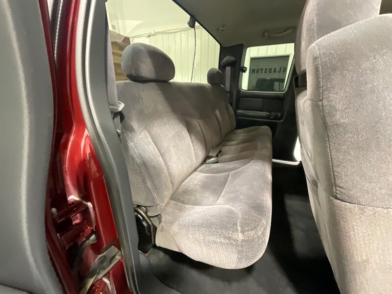 1999 Chevrolet Silverado 2500 LS 4X4 / 6.0L V8 / LOCAL TRUCK w. ZERO RUST / LOW MILES - Photo 14 - Gladstone, OR 97027