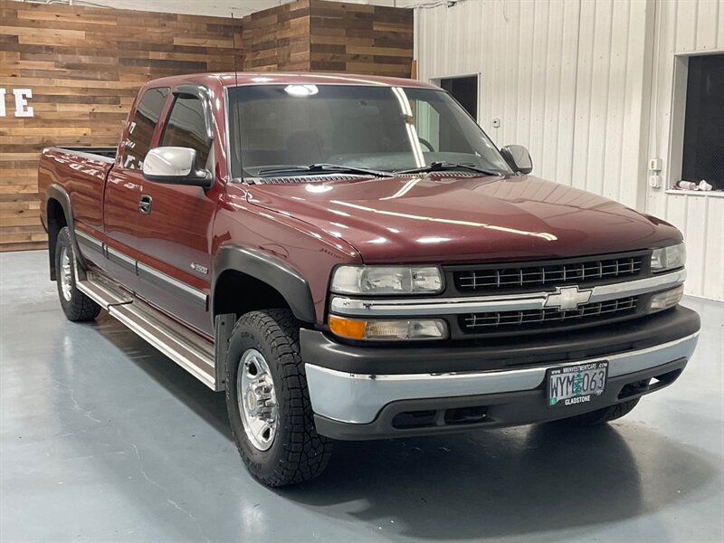 1999 Chevrolet Silverado 2500 LS 4X4 / 6.0L V8 / LOCAL TRUCK w. ZERO RUST / LOW MILES - Photo 2 - Gladstone, OR 97027