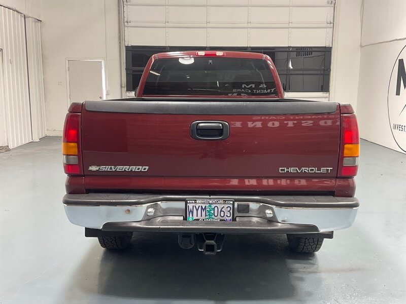 1999 Chevrolet Silverado 2500 LS 4X4 / 6.0L V8 / LOCAL TRUCK w. ZERO RUST / LOW MILES - Photo 6 - Gladstone, OR 97027