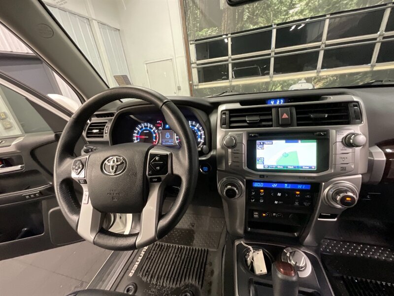 2017 Toyota 4Runner Limited 4X4 / 3RD ROW SEAT / LOADED / 28,000 MILES  1-OWNER LOCAL OREGON SUV / Leather & Heated & Cooled Seats / Navigation / Sunroof / THIRD ROW SEAT - Photo 19 - Gladstone, OR 97027