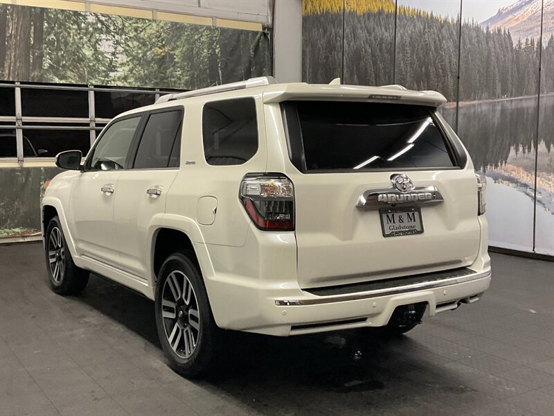 2017 Toyota 4Runner Limited 4X4 / 3RD ROW SEAT / LOADED / 28,000 MILES  1-OWNER LOCAL OREGON SUV / Leather & Heated & Cooled Seats / Navigation / Sunroof / THIRD ROW SEAT - Photo 8 - Gladstone, OR 97027