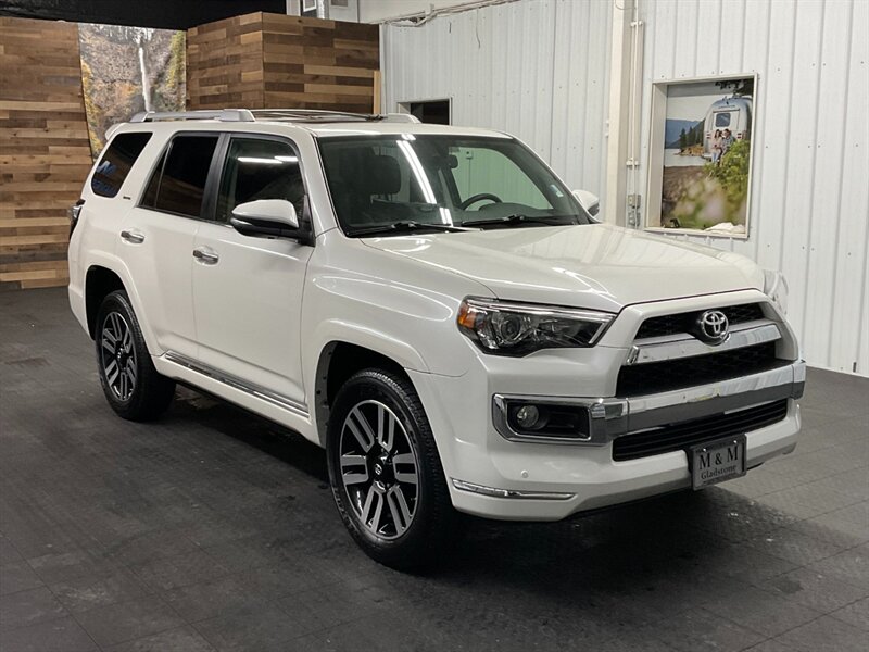 2017 Toyota 4Runner Limited 4X4 / 3RD ROW SEAT / LOADED / 28,000 MILES  1-OWNER LOCAL OREGON SUV / Leather & Heated & Cooled Seats / Navigation / Sunroof / THIRD ROW SEAT - Photo 2 - Gladstone, OR 97027