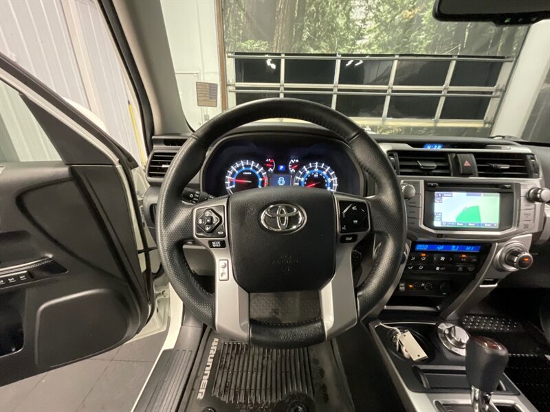 2017 Toyota 4Runner Limited 4X4 / 3RD ROW SEAT / LOADED / 28,000 MILES  1-OWNER LOCAL OREGON SUV / Leather & Heated & Cooled Seats / Navigation / Sunroof / THIRD ROW SEAT - Photo 34 - Gladstone, OR 97027