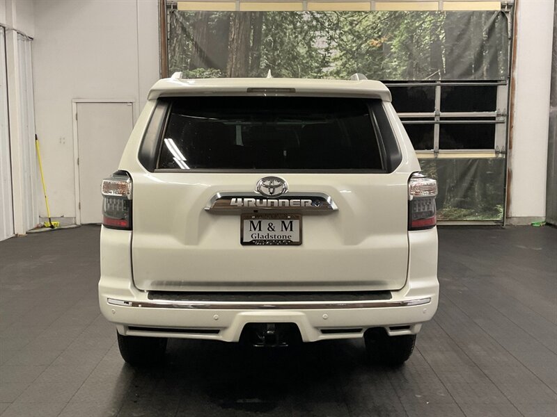 2017 Toyota 4Runner Limited 4X4 / 3RD ROW SEAT / LOADED / 28,000 MILES  1-OWNER LOCAL OREGON SUV / Leather & Heated & Cooled Seats / Navigation / Sunroof / THIRD ROW SEAT - Photo 6 - Gladstone, OR 97027